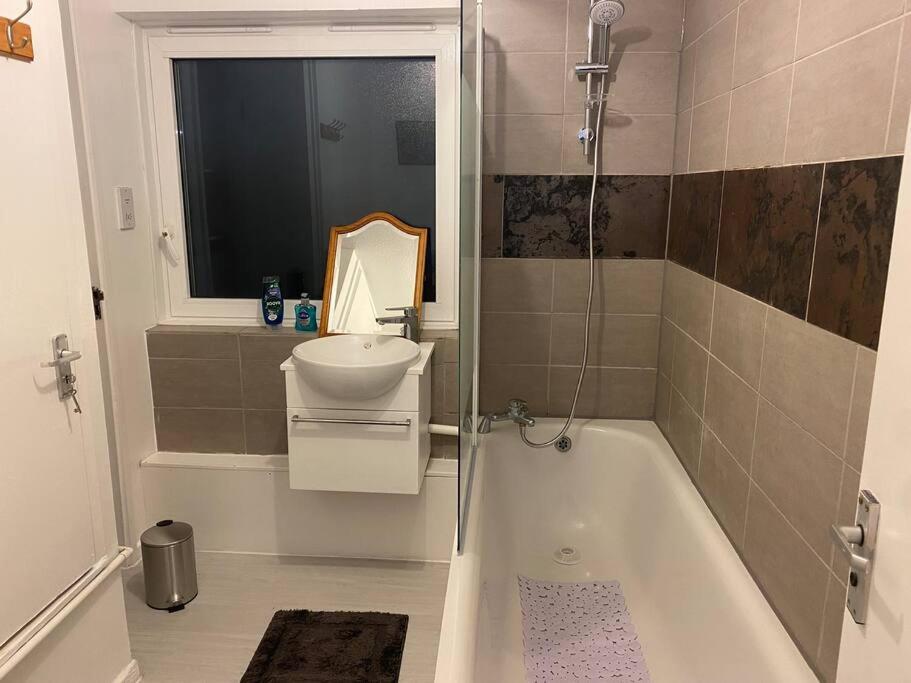 לונדון 2 Bedroom Flat Camberwell Grove מראה חיצוני תמונה